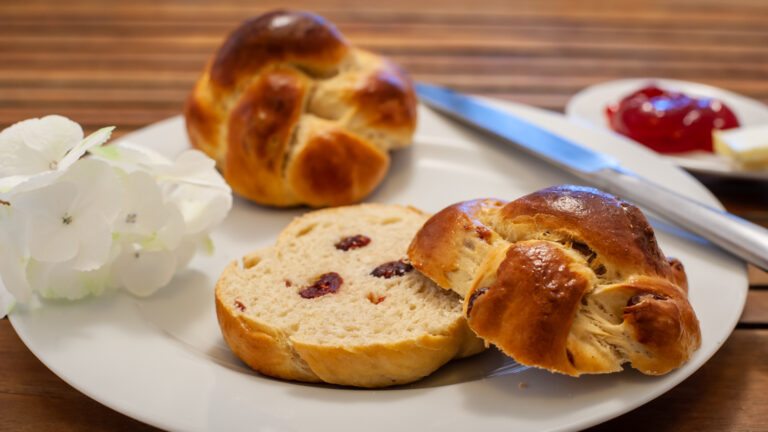 Rezept für Brioche Hefeknoten selbermachen