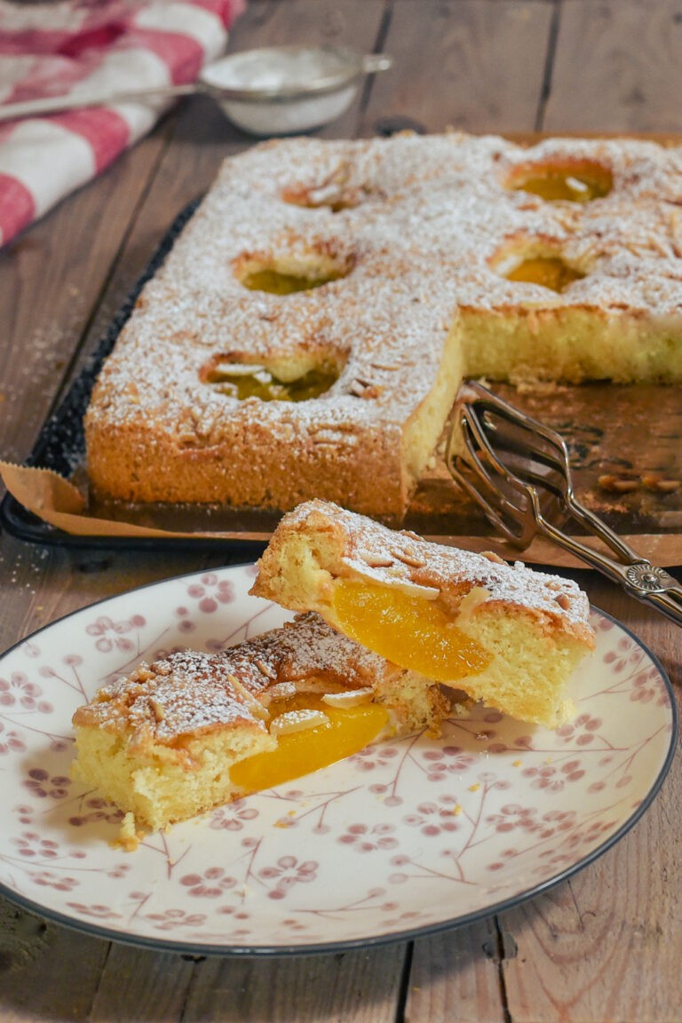 Einfacher Pfirsich-Blechkuchen. Gluten- und Laktosefrei