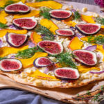 Rezept für Dinkel-Flammkuchen mit Kürbis und Feige