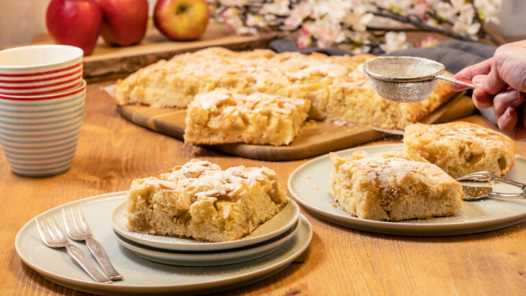Saftiger Apfel-Blechkuchen | andersbacken.de