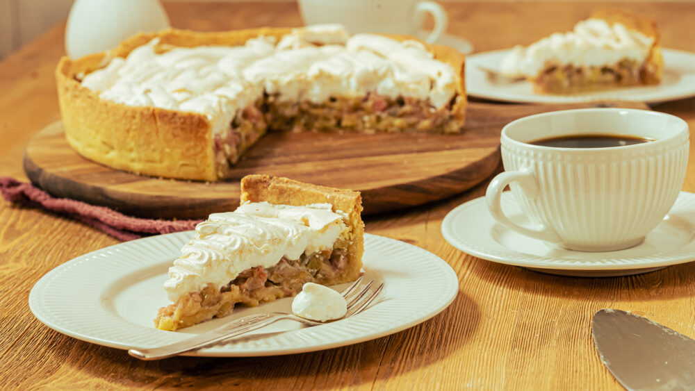Rhabarberkuchen mit Baiser | andersbacken.de