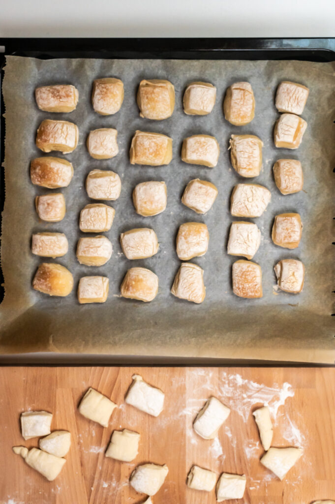 Herstellung der Kräuterbrötchen