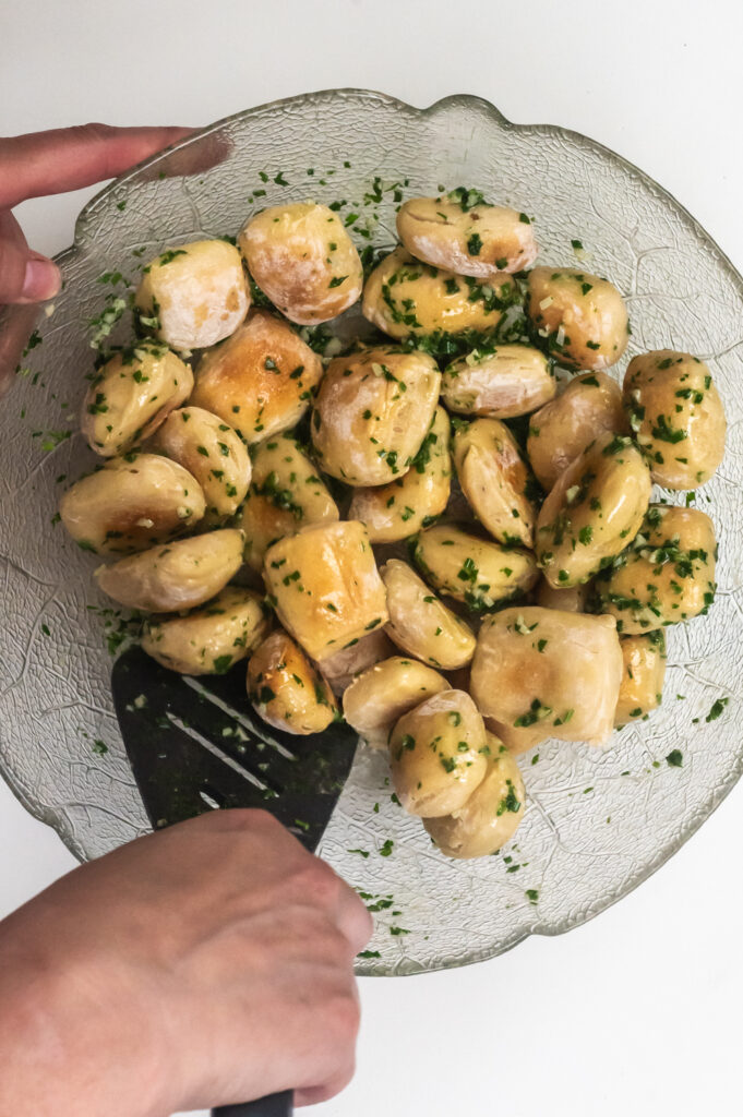 Rezept für Dinkel-Kräuterbrötchen