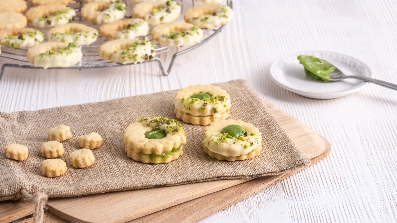 Dinkel-Plätzchen mit Pistaziencreme