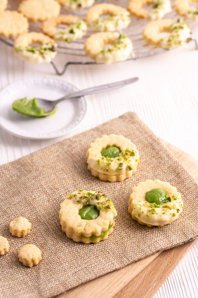 Dinkel-Plätzchen phne Butter gefüllt mit Pistaziencreme