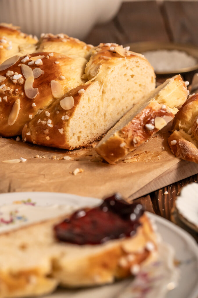 Mit Marmelade besonders lecker Vanille-Dinkelzopf