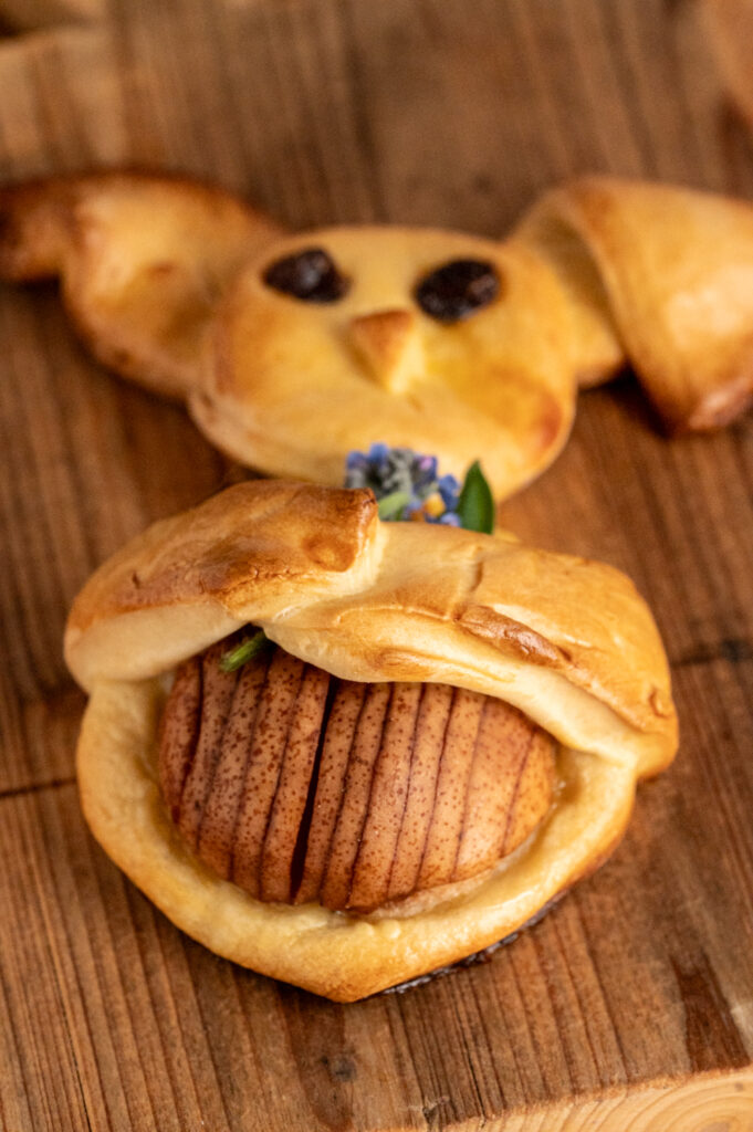 Birnen-Osterhasen aus Dinkelmehl gebacken