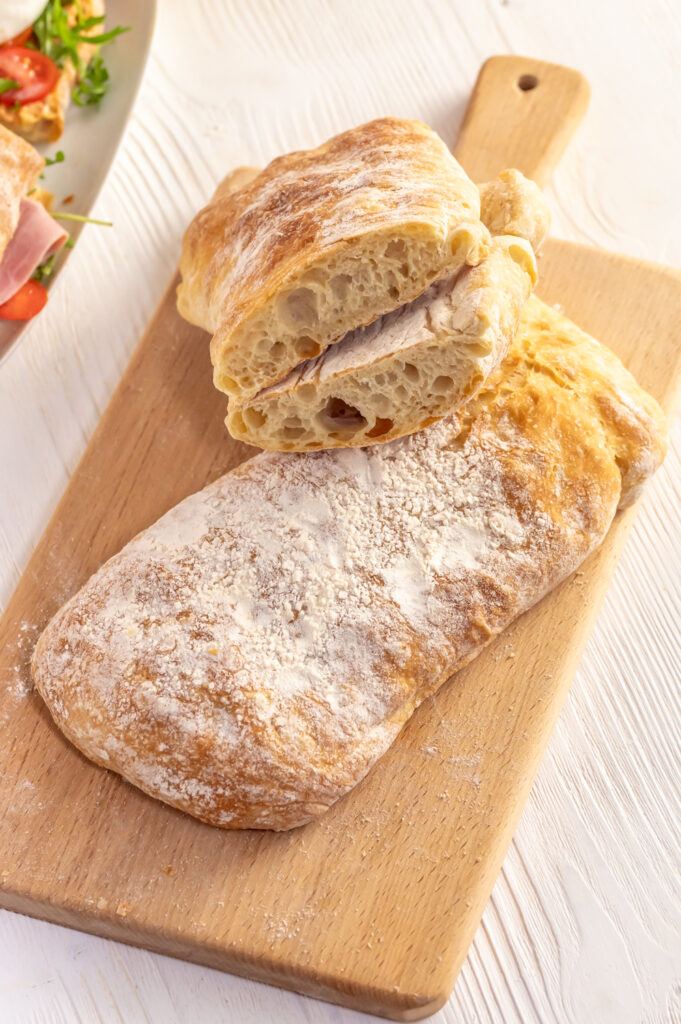 Einfaches Dinkel-Ciabatta Rezept ohne kneten. Entdecke jetzt meinen Tipps zum Ciabatta selber machen.