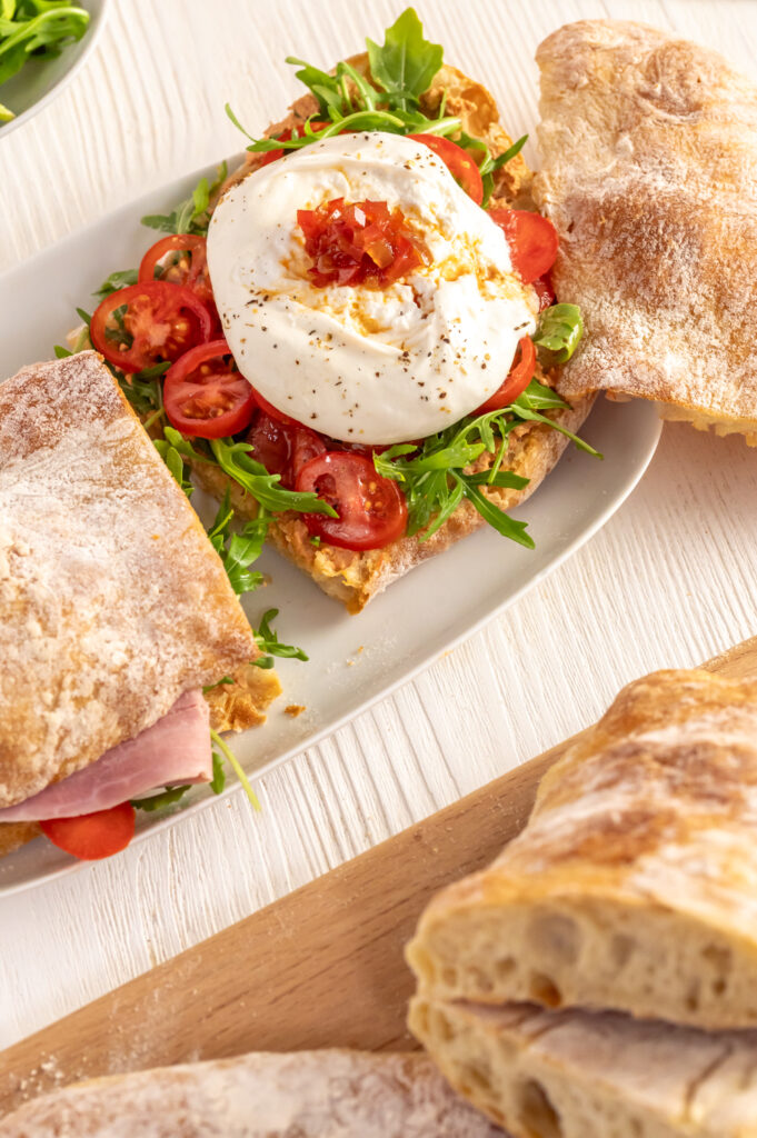 Dinkel-Ciabatta als Sandwich belegen. Entdecke jetzt meine Tipss.