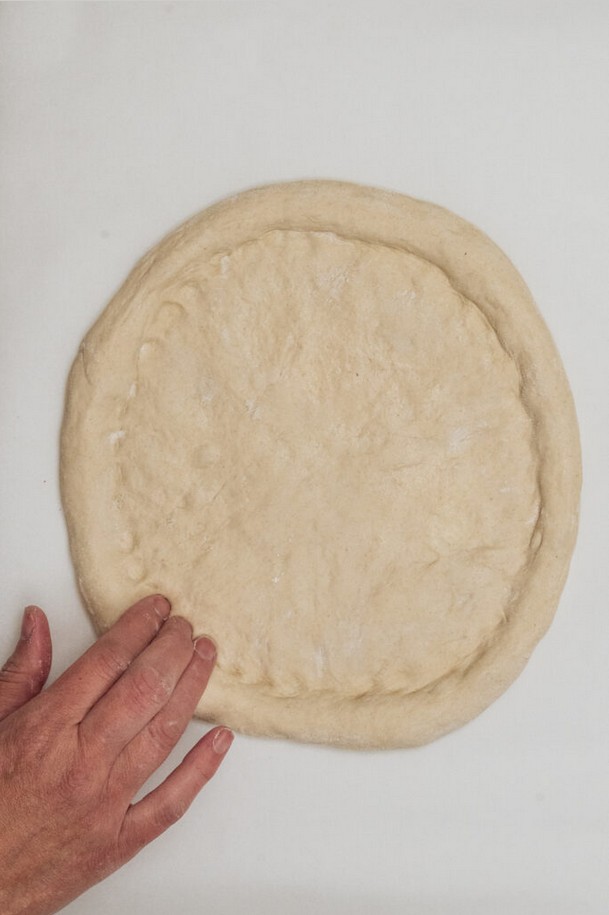 Rezept für Pizzateig aus Dinkelmehl zum selber backen