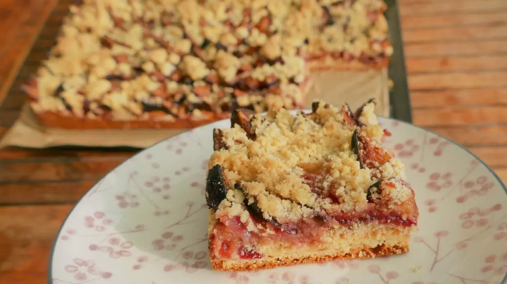 Glutenfreier Zwetschgenkuchen Rezept mit Streuseln und ohne Hefe