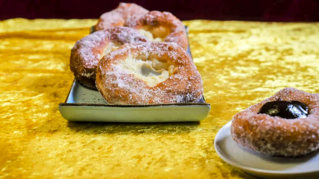 Frisch gebackene Krapfen, Bauernkrapfen frisch gebacken